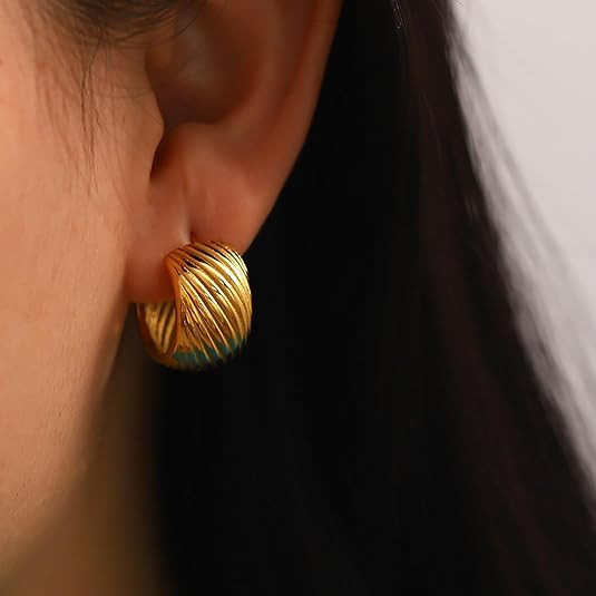 Vnox 18K Gold Plated Chunky C-Shaped ต่างหูผู้หญิง,ครึ่งเปิด Stylish Gold Statement หนา Hypoallergenic เครื่องประดับ
