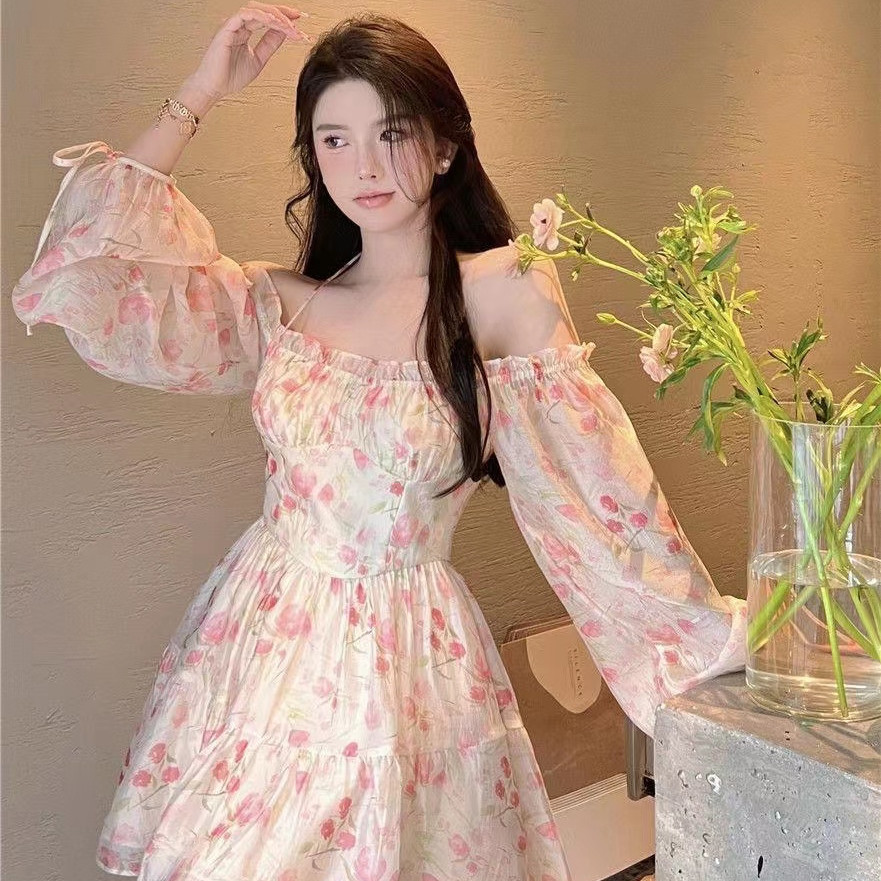 ชุดเดรสแขนยาวสำหรับผู้หญิงชุดเดรสยาวปานกลางลายดอกไม้เปิดไหล่เรียบหรูแบบใหม่ฤดูใบไม้ร่วง