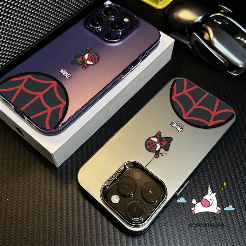 อินเทรนด์การ์ตูนเรียบง่ายน่ารัก Spider Man แท็กตลกคู่สําหรับ IPhone 11 13 15 12 14 Pro Max 7Plus XR X 14 7 8 15 Plus XS Max SE 2020 หรูหราชุบเลนส์โลหะนุ่มกรณี
