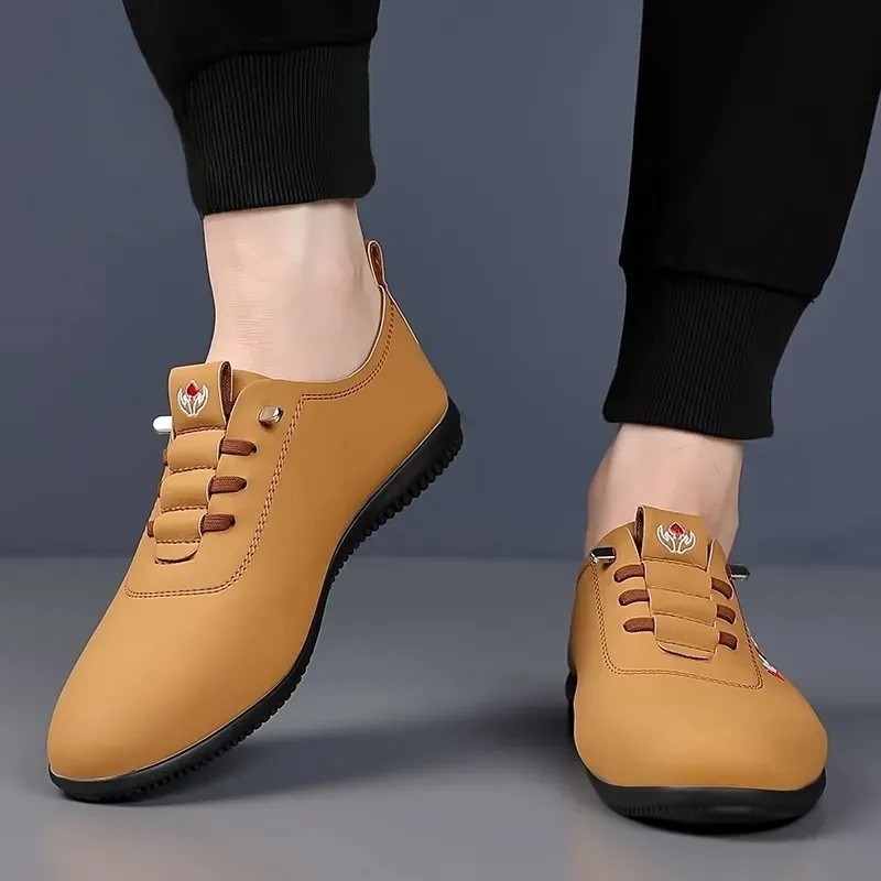 2024 รองเท้าผู้ชายสไตล์ใหม่ Soft Sole ผู้ชาย High-End รองเท้าหนังแท้ Breathable สไตล์ใหม่อินเทรนด์รองเท้าหนังลําลอง Soft Sole พื้นผิวนุ่ม HBMR