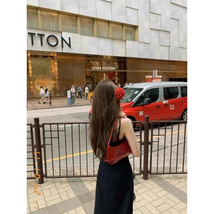 ลิน กระเป๋าบาแกตต์ย้อนยุคฝรั่งเศสแฟชั่นใหม่ซอกความรู้สึกระดับไฮเอนด์กระเป๋าสะพายใต้วงแขนกระเป๋าแต่งงานสีแดง