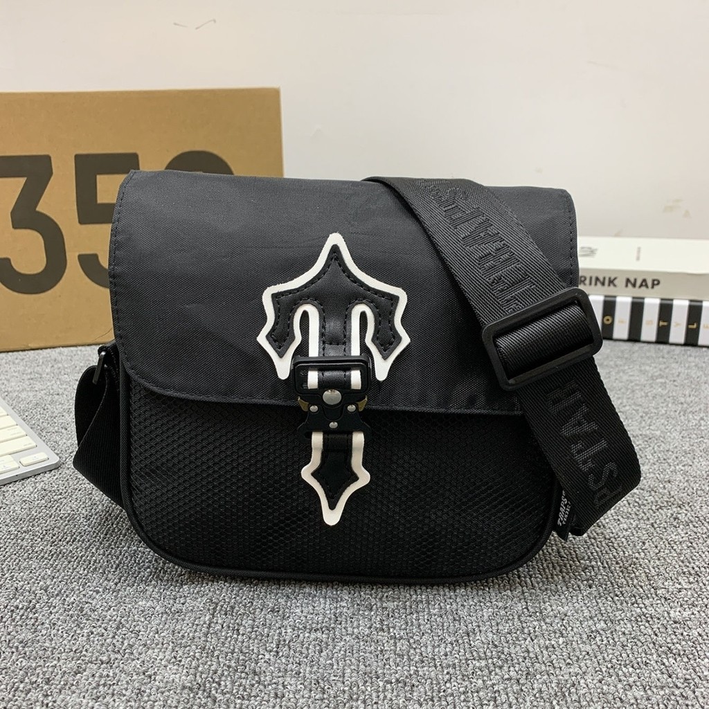 Trapstar Bag European London กระเป๋าสะพายผู้ชายอินเทรนด์ High Street Messenger Bag cee central Messe