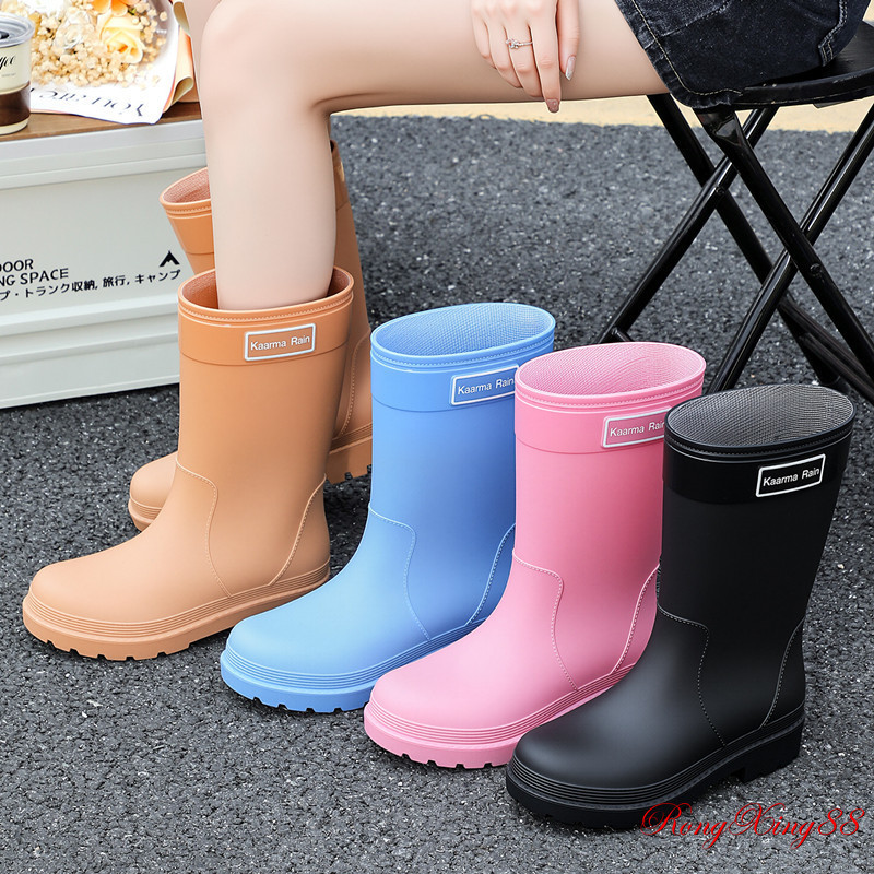 รองเท้าบูทกันฝนผู้หญิง กันลื่นและทนต่อการสึกหรอ กันน้ำ กันคราบ นุ่มและเบา ซับในผ้าก๊อซ รองเท้าทำงานกลางแจ้ง วัสดุพีวีซี