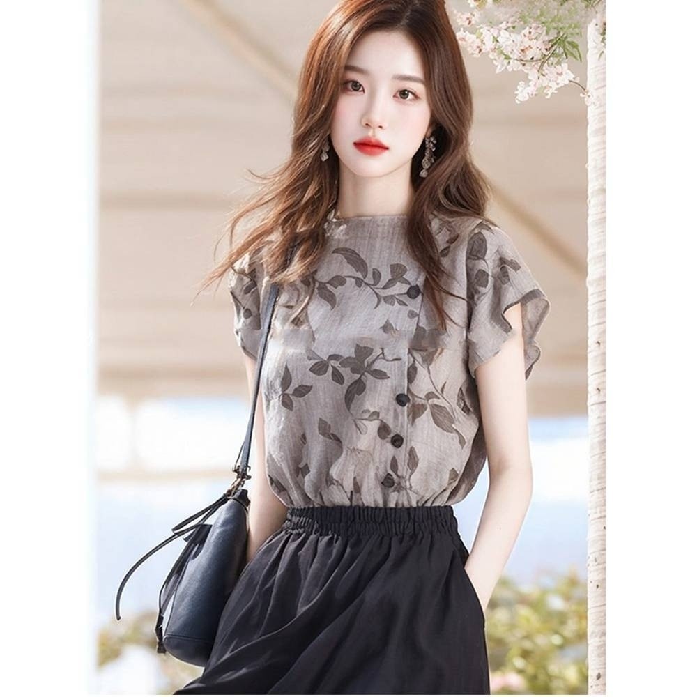 เสื้อชีฟองแขนสั้นสำหรับฤดูร้อน ออกแบบเรียบหรูระบายอากาศได้ดี เหมาะสำหรับสุภาพสตรี