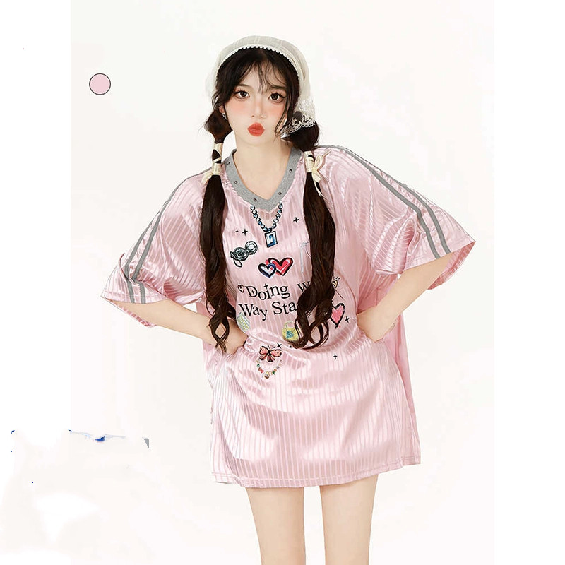 เสื้อยืดวินเทจสำหรับผู้หญิง แบบคอวี สูง แขนสั้น มีลายพิมพ์และใช้วัสดุผ้าไหม