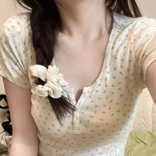 YY61 พร้อมส่ง เสื้อครอปเเขนสั้นสีนวลลายดอกไม้ สไตล์เกาหลี
