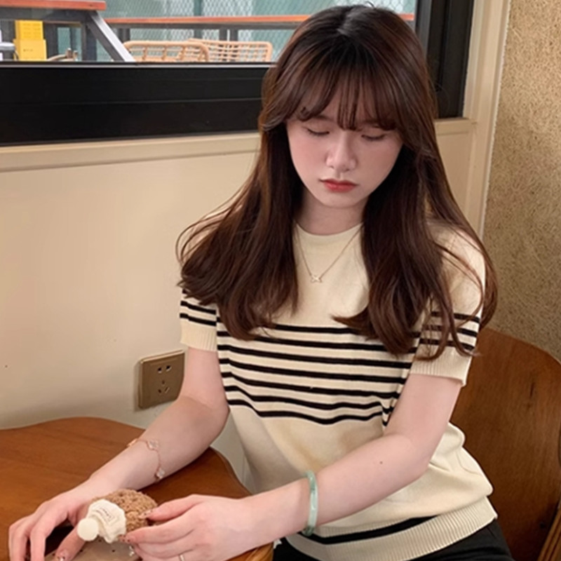 คอกลมลายแอปริคอทเสื้อถักแขนสั้นผู้หญิงเสื้อยืดลำลองแมทช์ลุคง่ายเสื้อฤดูร้อนรุ่นใหม่เข็มนอกความสุข d4qf