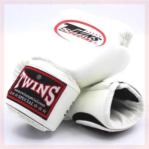 นวมชกมวย เป้าชกมวย ถุงมือมวย Thailand TWINS ถุงมือฝึกต่อสู้ มวยไทย ถุงมือซานด้า