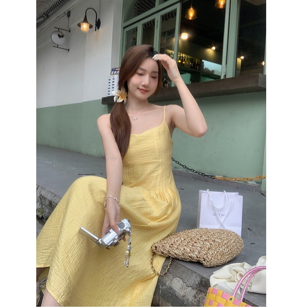 ชุดเดรสสายเดี่ยวสีเหลืองสำหรับคนตัวเล็กสไตล์ฝรั่งเศสชุดเดรสยาวใส่ช่วงเอวแบบใหม่สำหรับฤดูร้อนของผู้หญิงกระโปรงยาวสำหรับวันหยุดริมทะเลผ้าสไตล์ hbat