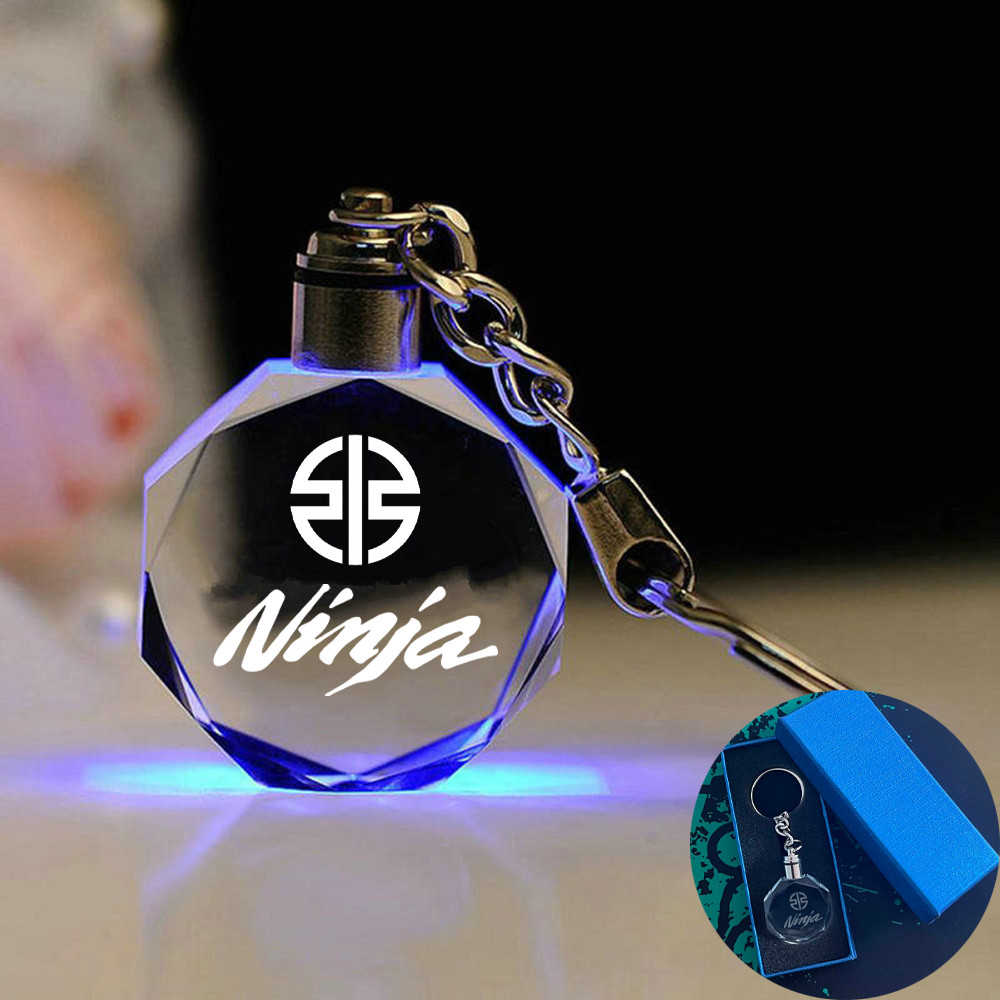 Kawasaki Ninja รถจักรยานยนต์ไฟ LED KeyChain 7 สีคริสตัลกุญแจรถการปรับแต่งที่สวยงามตกแต่งสําหรับ Kawasaki Ninja 400 500 Ninja rr