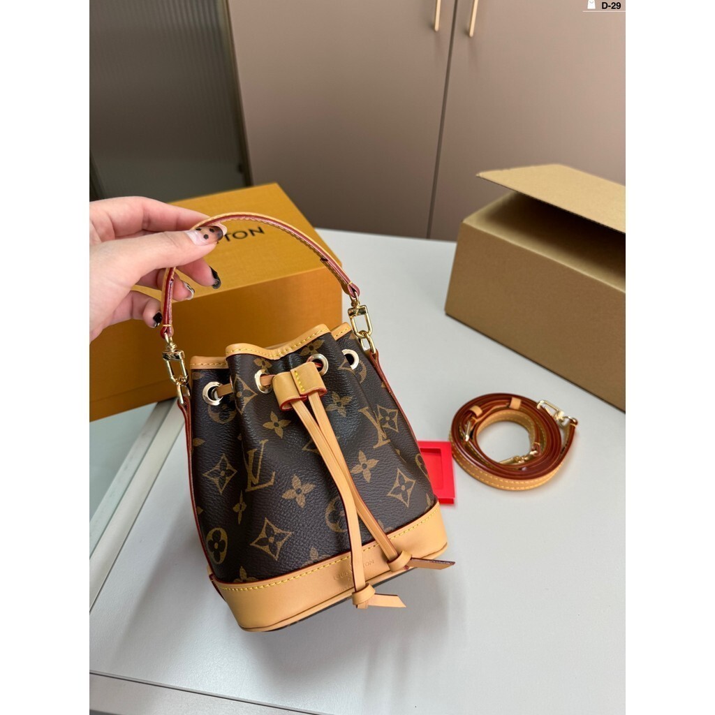 LOUIS VUITTON ใหม่ กุ๊ย สุภาพสตรีลําลองกีฬากลางแจ้งซิปกระเป๋าสะพาย/แฟชั่น ผู้สื่อสาร/กระเป๋าถือ/มินิ