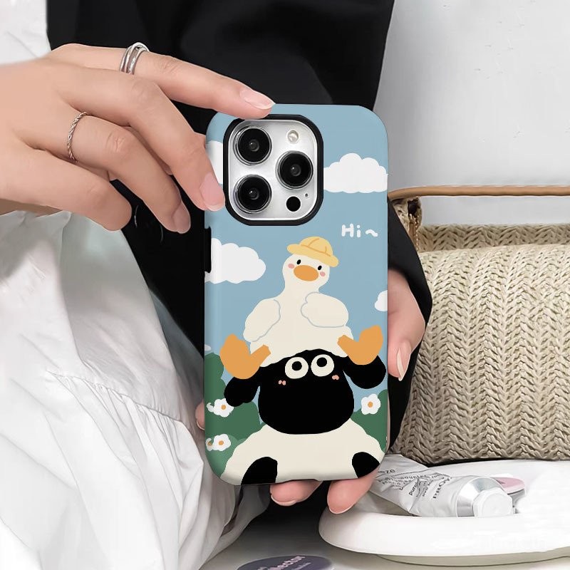 เคสมือถือเคสแข็ง2 in 1การ์ตูนน่ารักกราฟฟิตีแกะดำและลูกเป็ดสำหรับ iPhone 11PROMAX 11 12 13 14 15 16 PRO MAX 15PROMAX 14PLUS 8PLUS XR xsmax 13pro 14Pro เปลือกกันกระแทกด้าน
