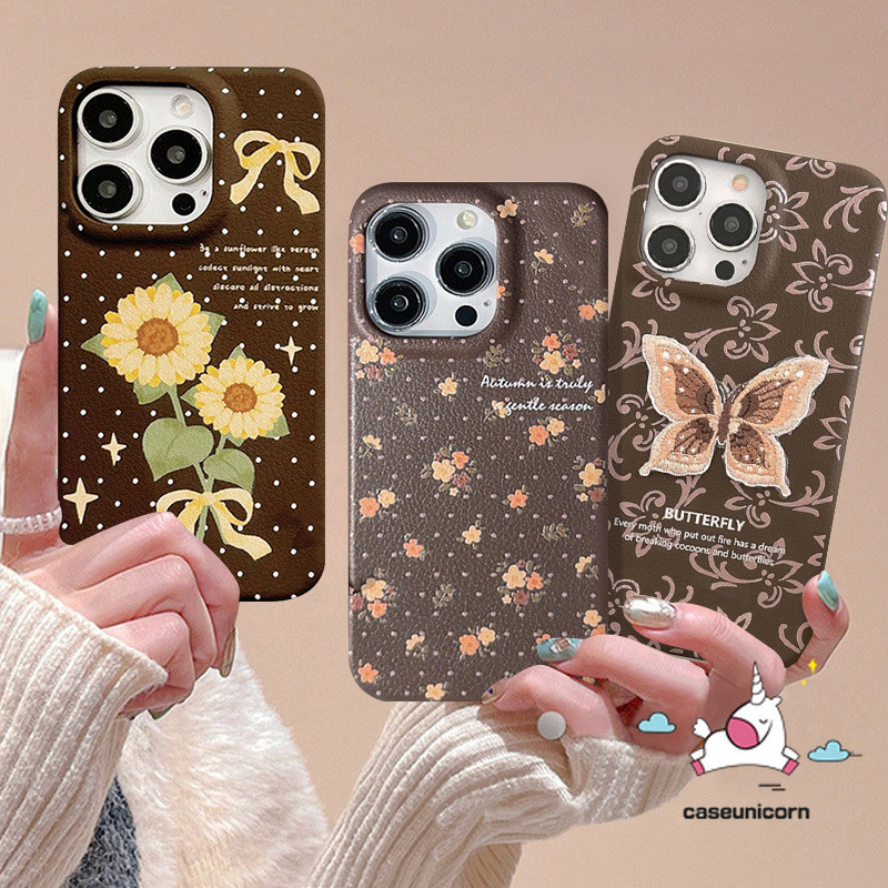 Dreamy ดอกไม้โบว์ Retro ผีเสื้อ Graffiti แท็กน่ารักดอกทานตะวันสําหรับ IPhone 15 11 16 13 14 12 Pro Max 14 15 16 Plus 16Plus หรูหราผิวรู้สึกหนังเนื้อนุ่มกรณี