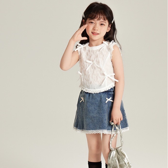 PRETTY BABY พร้อมส่ง เสื้อแขนกุดเด็กผู้หญิง ปักโบว์ กระโปรงยีนส์ มีซับด้านใน แต่งโบว์(แยกชิ้น)(1363)