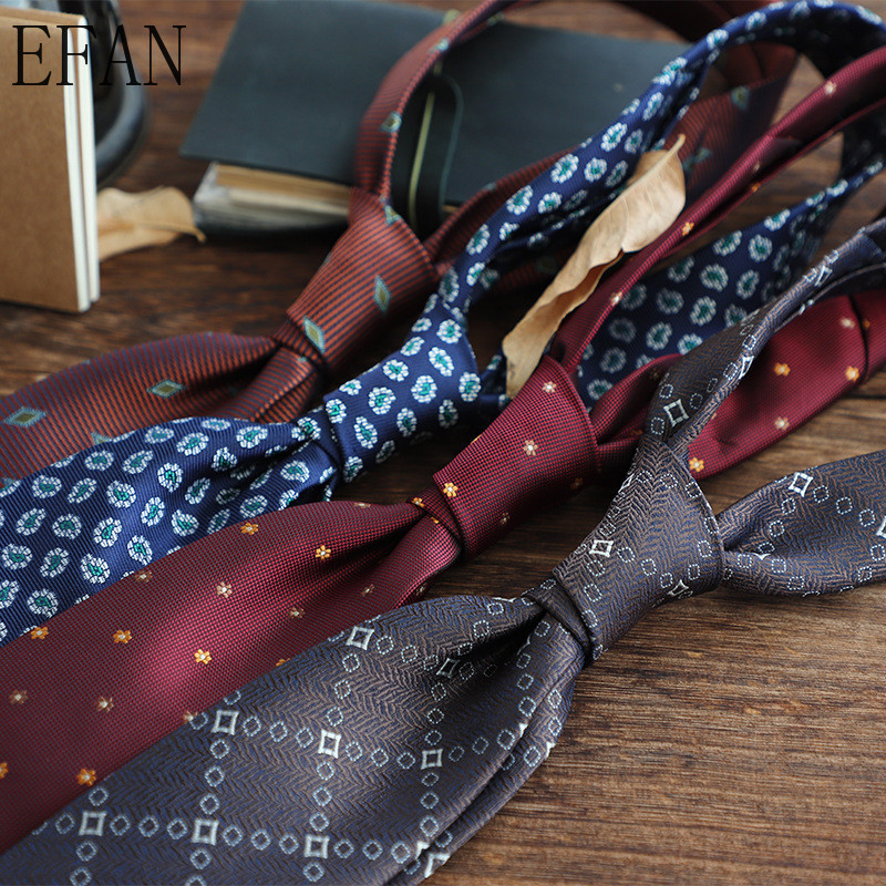 เนคไทสำหรับงานธุรกิจ Retro ขนาด 8 ซม., สีน้ำตาล, สีเขียวเข้ม, สีกาแฟ, สีมารูน, มีลายตารางเล็ก ๆ และวงกลมแบบดอกไม้