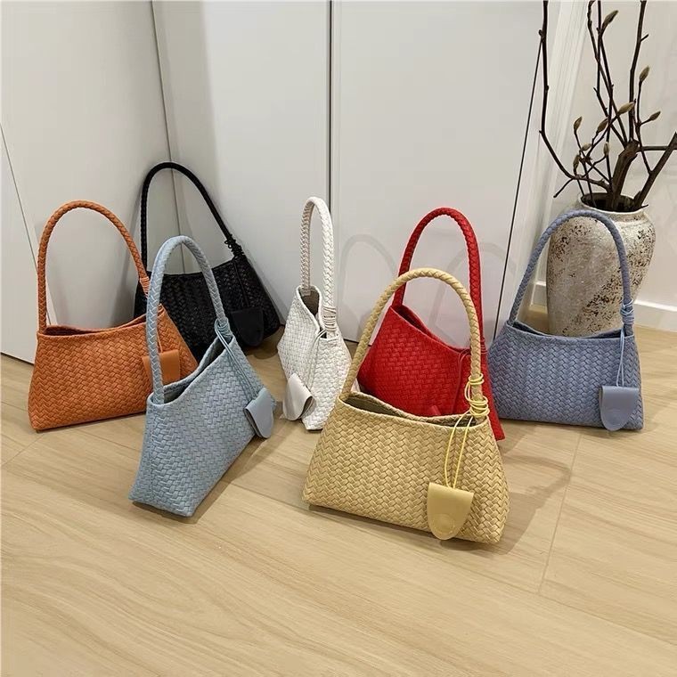 [Hot-selling] กระเป๋าถือใต้วงแขนสไตล์ฝรั่งเศสร่วมสมัย ขนาดใหญ่ ปริมาณมาก สำหรับการเดินทาง