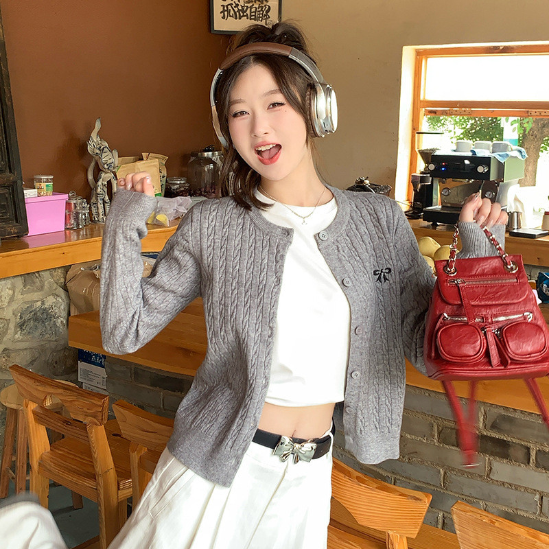 เสื้อคาร์ดิแกนถักคอกลมสำหรับผู้หญิง สไตล์ใหม่Slimmer แต่งตัวได้หลากโอกาส
