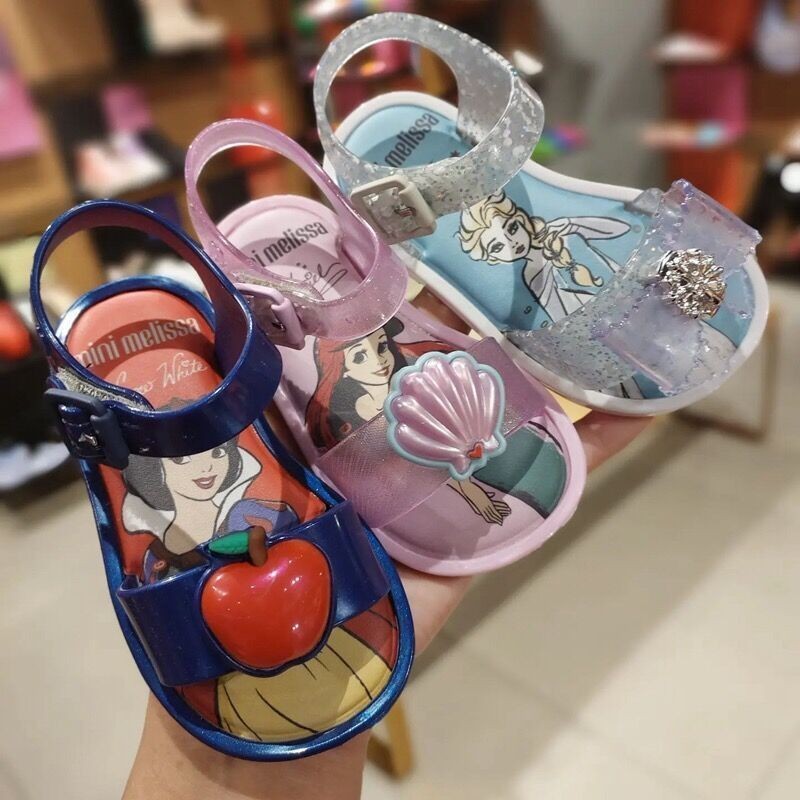 2024 สินค้าใหม่รองเท้าแตะเด็กผู้หญิง/เจ้าหญิงเอลซาแบนรองเท้าเยลลี่/แช่แข็งเปิดนิ้วเท้ารองเท้าชายหาด