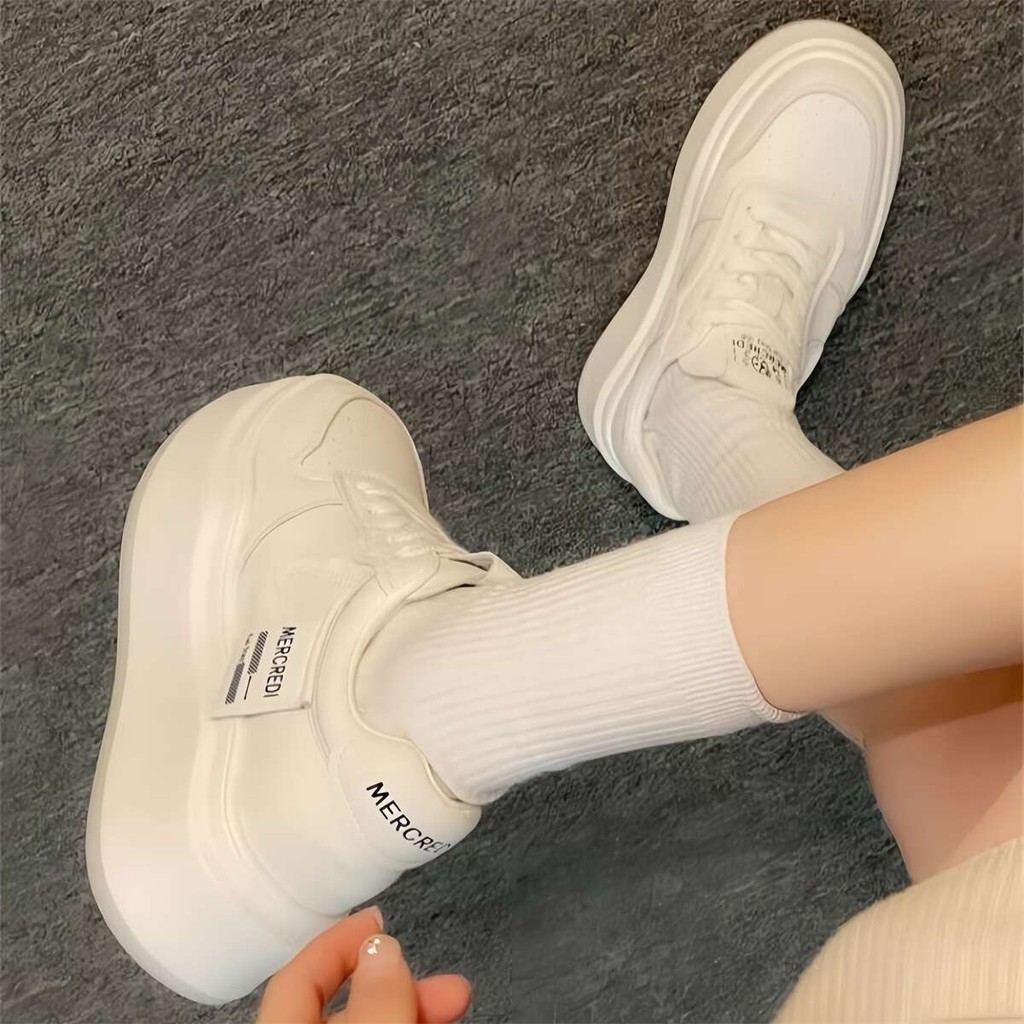 Hot sales 🔥รองเท้าผ้าใบแฟชั่นผู้หญิง รองเท้าลำลอง แดง / ขาวเป็นตัวเลือก นเดินสบายไม่เจ็บเท้า