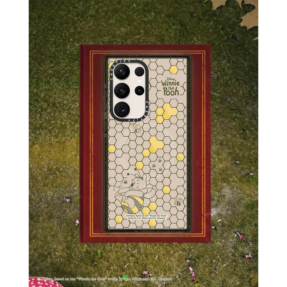 Casetify X Winnie the Pooh เคสลายรังผึ้ง เคส Samsung Series แม่เหล็กดูด Black Edge Clear Samsung Galaxy S22 23 24 Ultra Plus Impact Hard Clear Acrylic Back