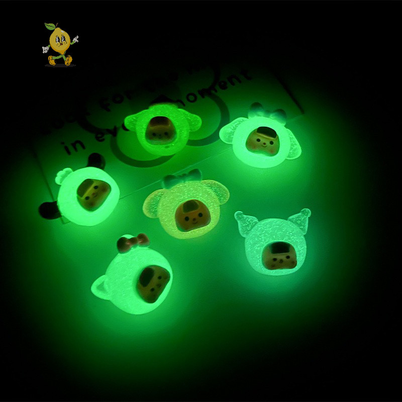 [mozh] 2 ชิ้นการ์ตูน Luminous Sanrio ตุ๊กตามินิหุ่น Micro ภูมิทัศน์ตกแต่งน่ารัก Miniatures อุปกรณ์ตกแต่งบ้านของขวัญ [TH]