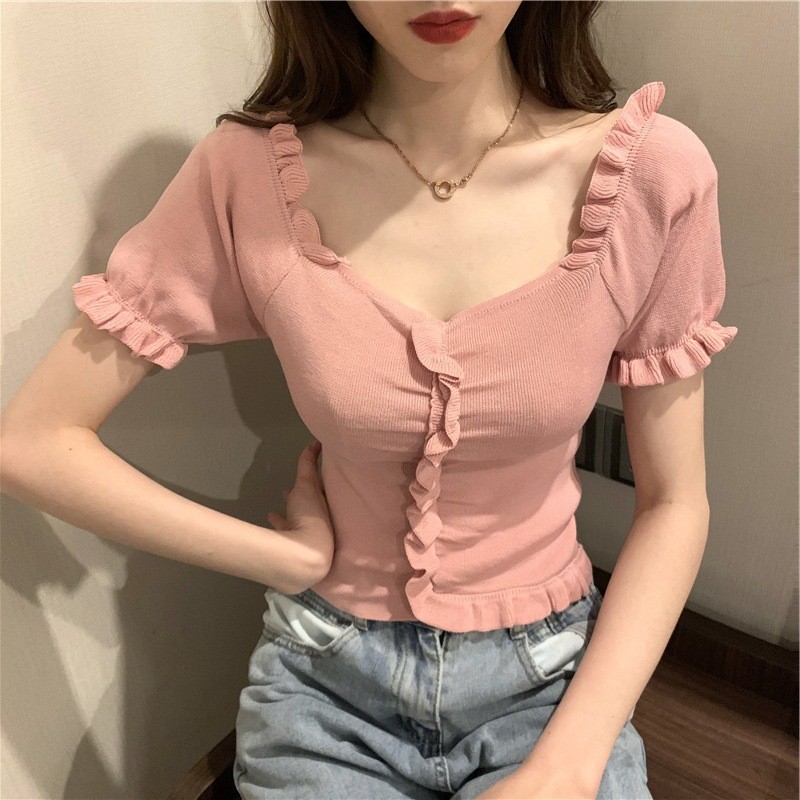 เสื้อผ้าฤดูร้อนใหม่เสื้อถักแขนสั้นคอวีที่นิยมในโลกออนไลน์สไตล์เกาหลีเสื้อตัวในแบบสั้นเปิดไหล่สำหรับผู้หญิง