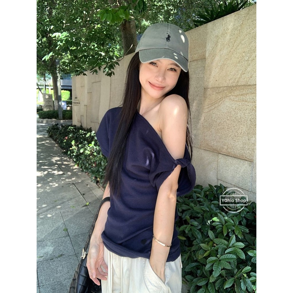 เสื้อยืดแขนสั้นเปิดไหล่เอียงสําหรับฤดูร้อนสําหรับผู้หญิง