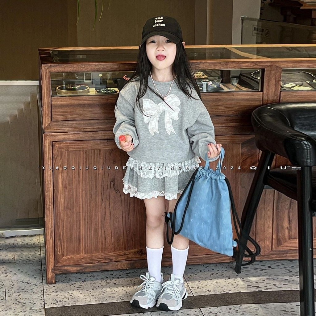 ฤดูใบไม้ร่วงชุดเด็กโบว์เด็กเสื้อแขนยาว + กระโปรงลูกไม้สาวหวานชุดสองชิ้น