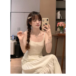 Betty house🌸พร้อมส่ง ชุดเดรสยาวผู้หญิง เดรสผู้หญิง ชุดน่ารัก สายเดี่ยวเซ็กซี่ เอวแคบ ดีไซน์จีบ สีเบจ