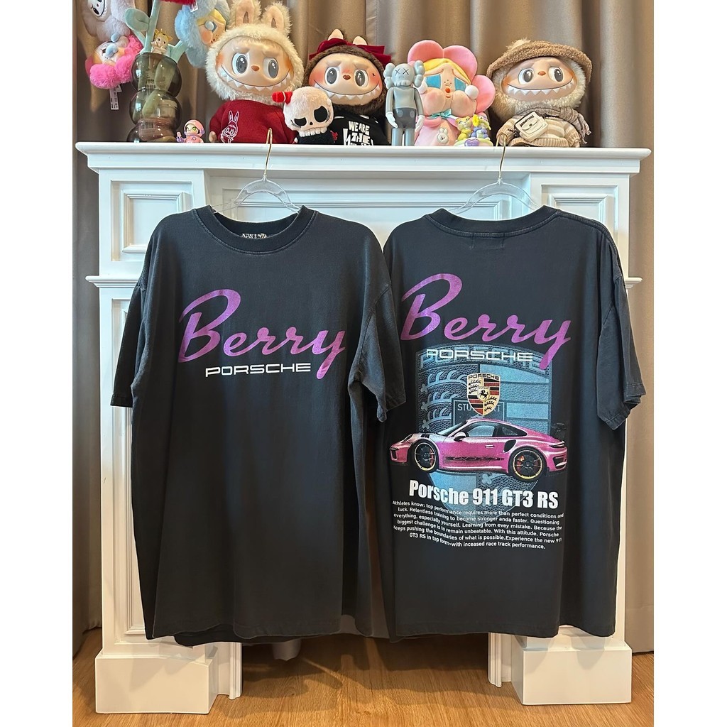 (จัดส่งตลอด 24 ชั่วโมง）Angle Official Berry Porsche 911 GT3 RS เสื้อยืดสไตล์รถแข่งชายและหญิงแขนสั้นค