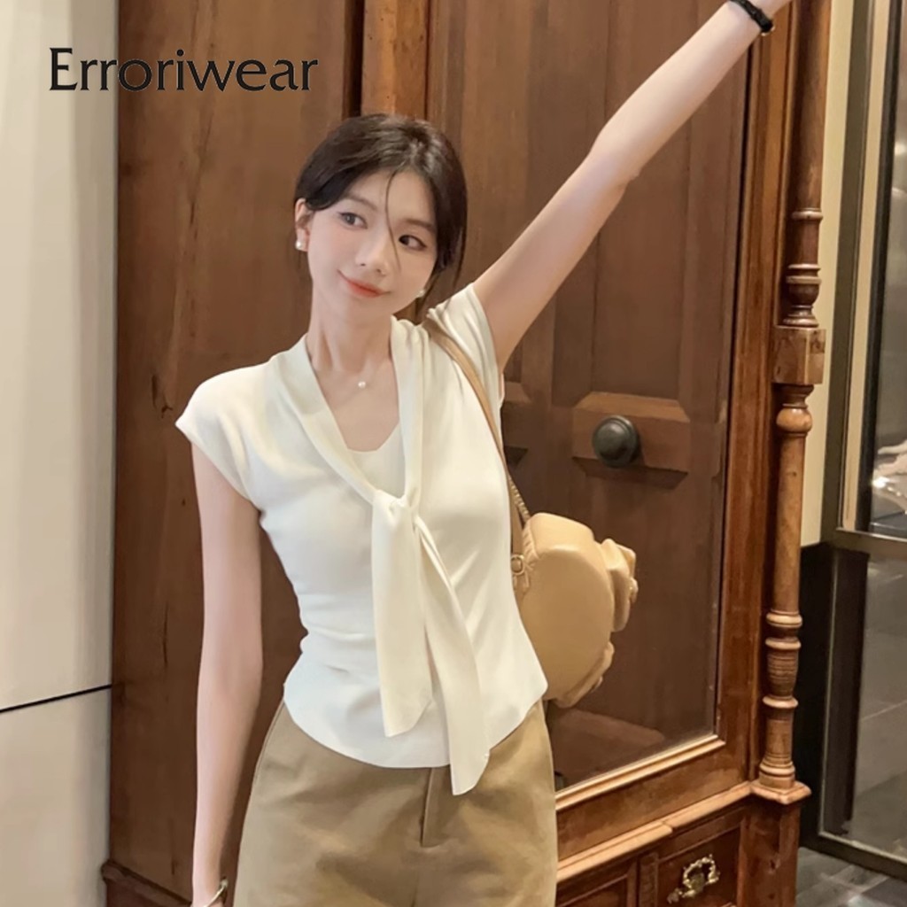 เสื้อยืดผู้หญิงแฟชั่นสีทึบ คอวีแขนสั้น สลิมฟิต พร้อมผ้าคลุมไหล่