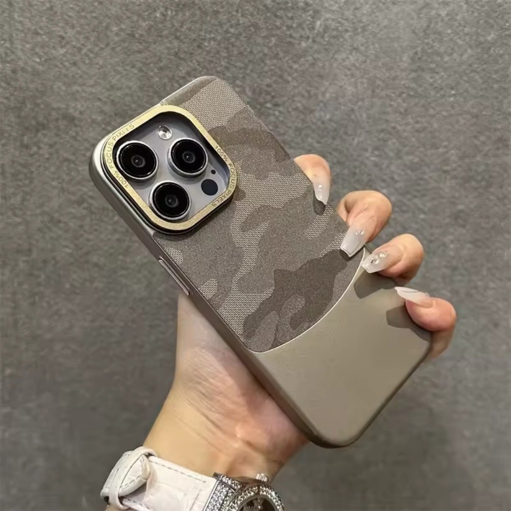 Camouflage เลนส์โลหะป้องกันกรอบเคสโทรศัพท์สําหรับiPhone 11 12 13 14 15 Pro Max Napa SplicingสีปลอกMatte Antiลายนิ้วมือหนังกันกระแทกสําหรับiPhone 15 14 Plus