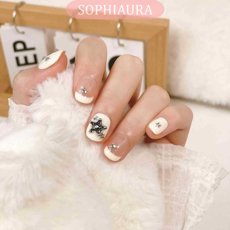 Sophiaura เล็บทําด้วยมือ Y2K Super สั้นรอบสีขาว Star การออกแบบธรรมดาหรูหรา Elegant Reusable Natrual เล็บปลอมทําด้วยมือกดบนเล็บเล็บปลอมเล็บวัยรุ่น
