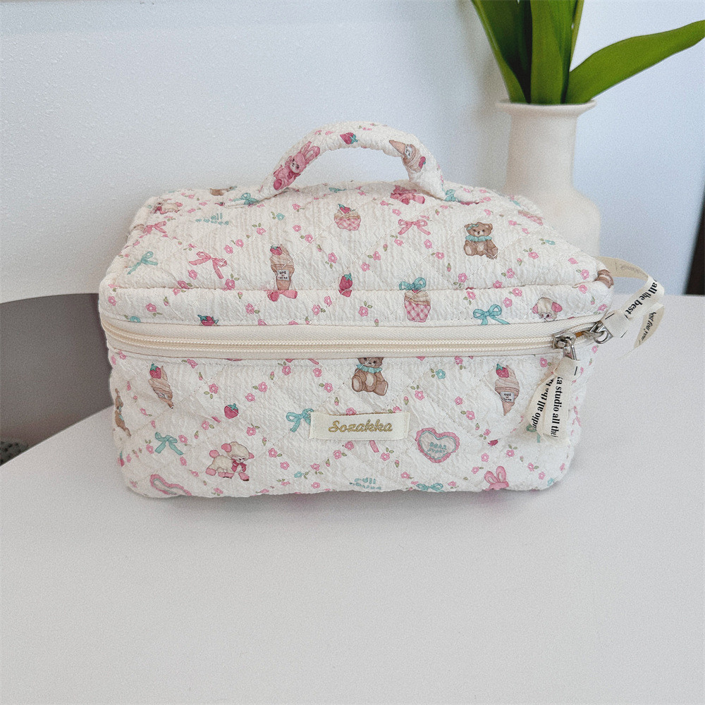 ใหม่กระเป๋าเครื่องสําอางการ์ตูนเดินทางแบบพกพาขนาดใหญ่-ความจุถุงเก็บอุปกรณ์อาบน้ําน่ารักหมีแบบพกพาถุงเก็บเครื่องสําอางรูปแบบใหม่ฟองเนื้อผ้านวมผ้าฝ้ายกระต่ายเครื - รูปที่ 3