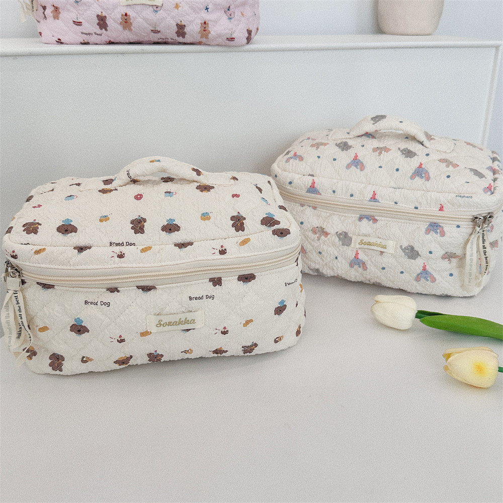 ใหม่กระเป๋าเครื่องสําอางการ์ตูนเดินทางแบบพกพาขนาดใหญ่-ความจุถุงเก็บอุปกรณ์อาบน้ําน่ารักหมีแบบพกพาถุงเก็บเครื่องสําอางรูปแบบใหม่ฟองเนื้อผ้านวมผ้าฝ้ายกระต่ายเครื - รูปที่ 4