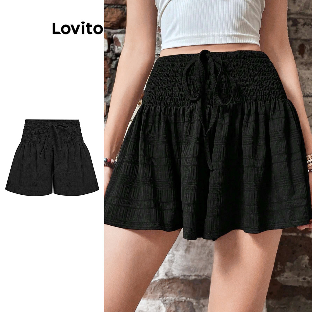Lovito กางเกงขาสั้นผู้หญิง โบฮีเมียนสีพื้นSmocked สำหรับผู้หญิง L99ED978
