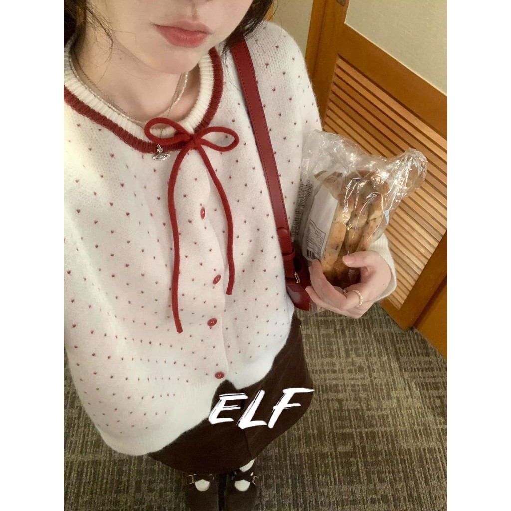ELFwoo แฟชั่นสีแดงแขนยาวถักเสื้อสเวตเตอร์ถักลายจุดสําหรับเด็กคลาสสิกสไตล์ญี่ปุ่นฤดูใบไม้ร่วง 2024 ผู้หญิง