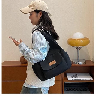 【พร้อมส่ง】Miss bag fashion กระเป๋าสะพายไหล่ จุของได้เยอะรุ่นฮิต สไตล์เกาหลี(ไม่มีจี้ห้อยกระเป๋า)