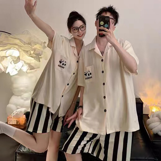 COD ชุดSet 2 ชิ้น ชุดนอนคู่รัก เสื้อเชิ้ตแขนสั้น + กางเกงขาสั้นลายตาราง ชุดนอนผู้หญิง ผ้าแห้งเร็ว ไซส์ M-3XL