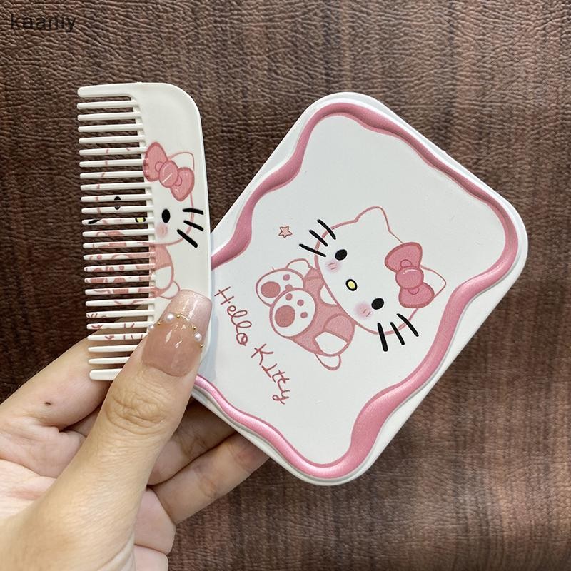 [KAN] การ์ตูน Sanrio Hello Kitty กระจกหอยพับกระจกแต่งหน้าพร้อมหวีแบบพกพาสร้างสรรค์สําหรับผู้หญิงสาวกระจกมือถือ FXH