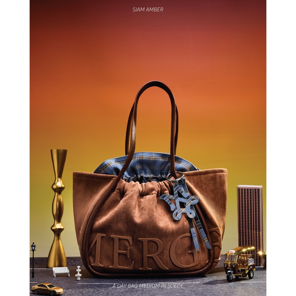 【สินค้าพร้อมส่ง】💯แท้ MERGE A Day Bag Medium’ in suede กระเป๋าสะพายไหล่ - รูปที่ 7