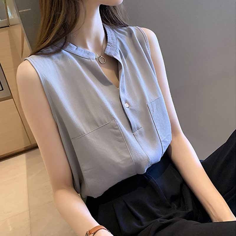 (ส่งจากกรุงเทพฯ)เสื้อคอวี แขนกุด แต่งอกเกรียว  เนื้อผ้าซาร่าหน้าเงา  ทรงน่ารักมาก ผ้าลื่น ผ้าเงา ใส่สบายมาก - รูปที่ 5