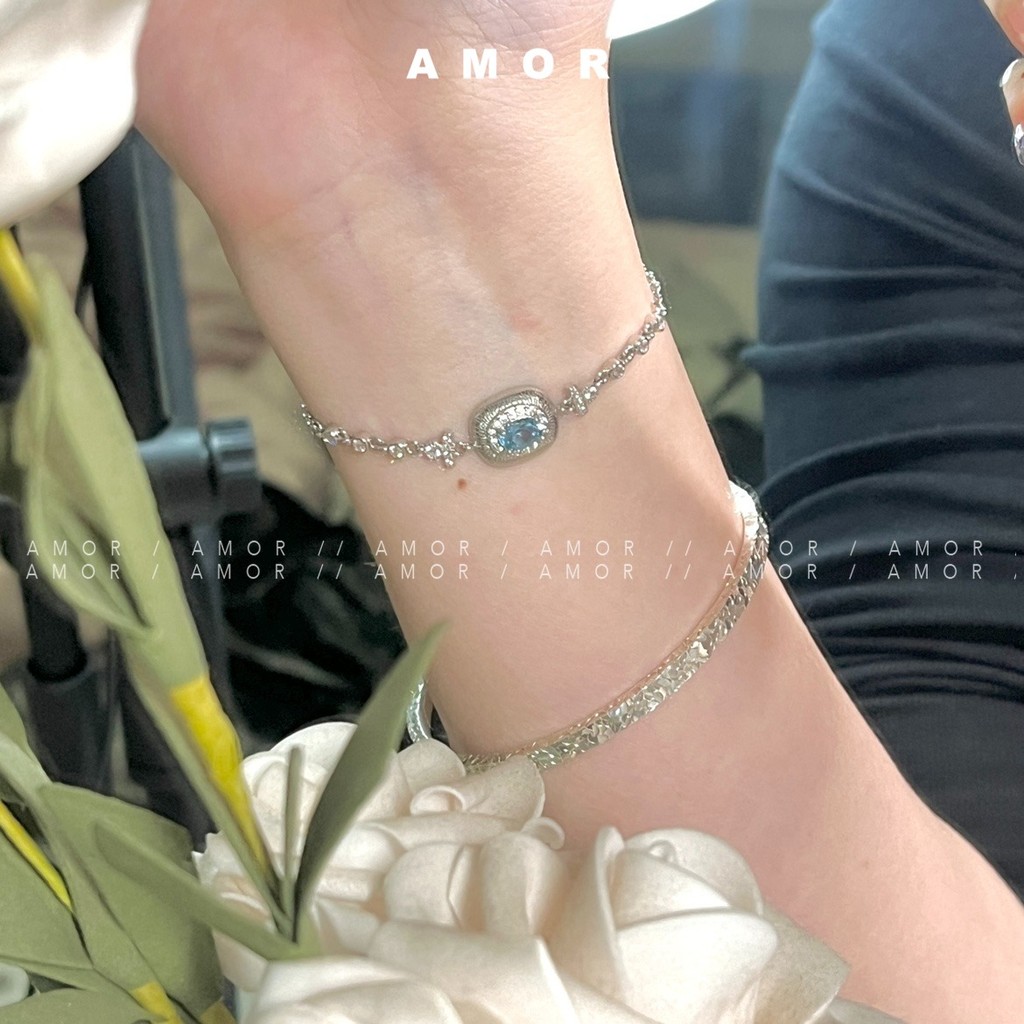 สร้อยข้อมือฝังเพชรหินสีฟ้าทะเลซอกประณีตหรูหราเบาๆระดับไฮเอนด์สไตล์อินสตาแกรมหญิง
