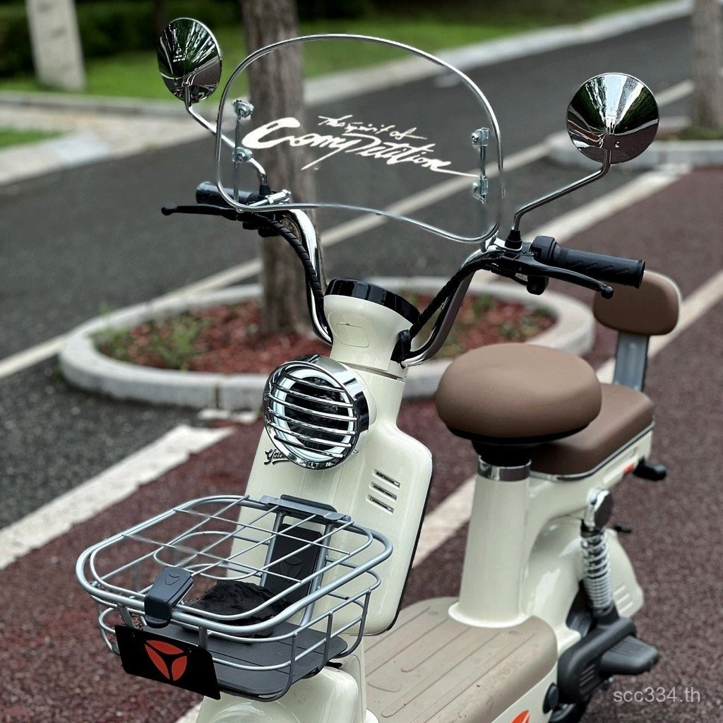 แผ่นบังลมราชินีย้อนยุค Yuan Universe Strawberry Bear Retro Modern Electric Vehicle Wind Shift แผ่นตกแต่งกระจกบังลมขนาดเล็ก