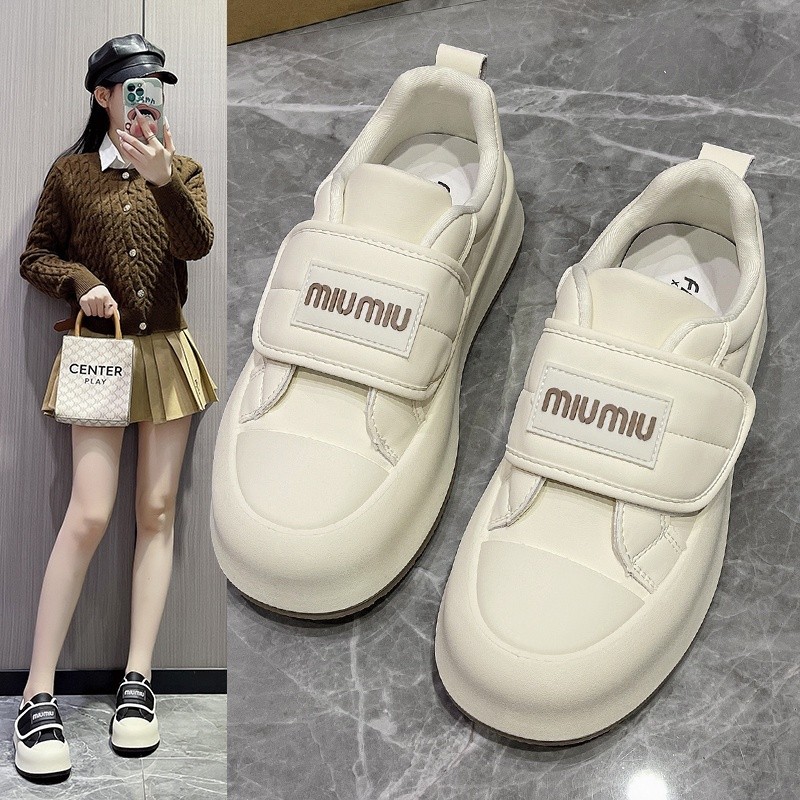 (ขนาด 35-40)Miumiu พร้อมสต็อก มิว ผู้หญิงใหม่ ต่ํา-สูงสุด ลื่น-บน รองเท้าผ้าใบพื้นผิวตาข่ายระบายอากาศรองเท้าลําลองแฟชั่นรองเท้าผ
