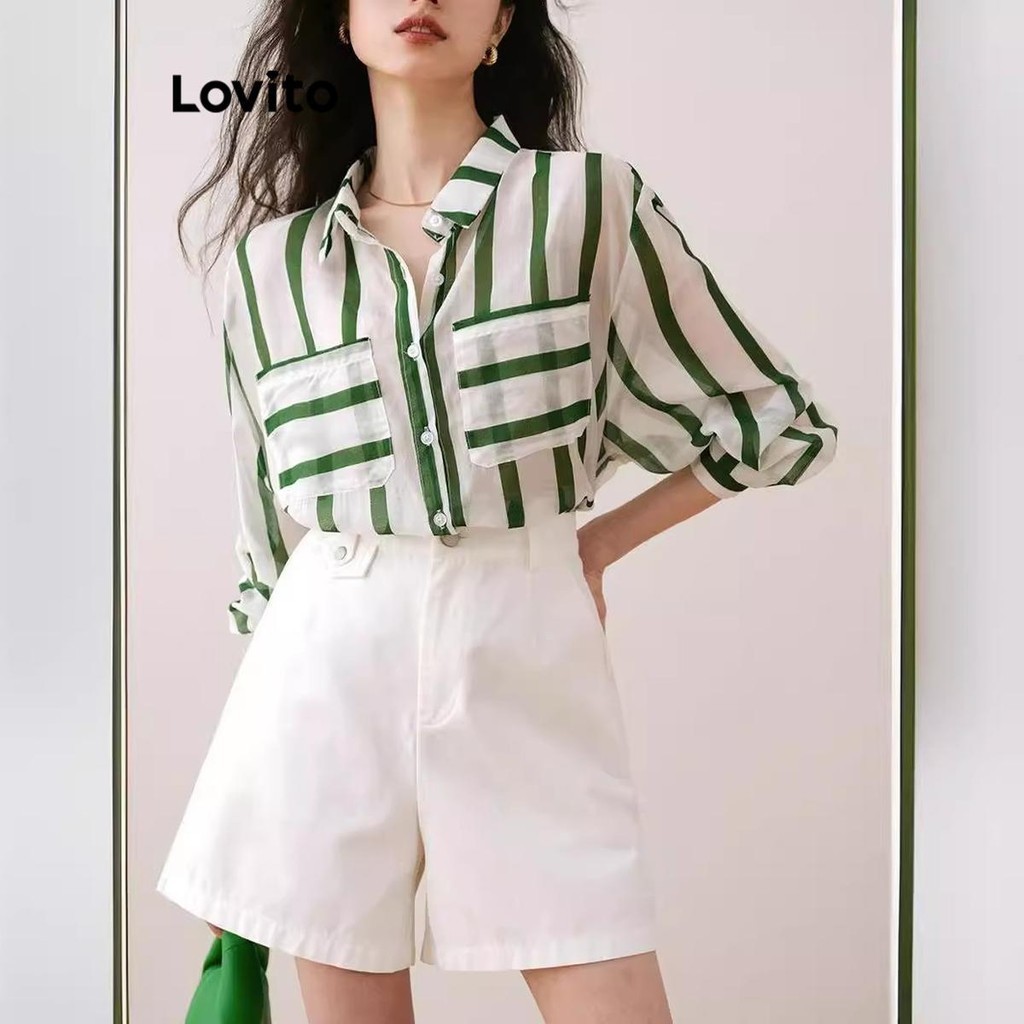 Lovito เสื้อเบลาส์ผู้หญิง ลายทาง มีกระดุม สไตล์ลำลอง LNL58327