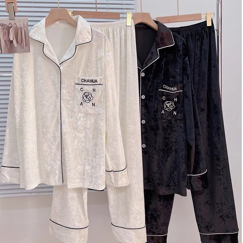 เสื้อผ้าผู้หญิงความรู้สึกระดับไฮเอนด์ ดอกเคมีเลีย ทองกํามะหยี่ชุดนอนคู่ฤดูใบไม้ผลิสไตล์ฤดูใบไม้ร่วงแขนยาวคาร์ดิแกนฤดูหนาวที่อบอุ่นบริการบ้านสุภาพสตรีสูท[พร้อมสต