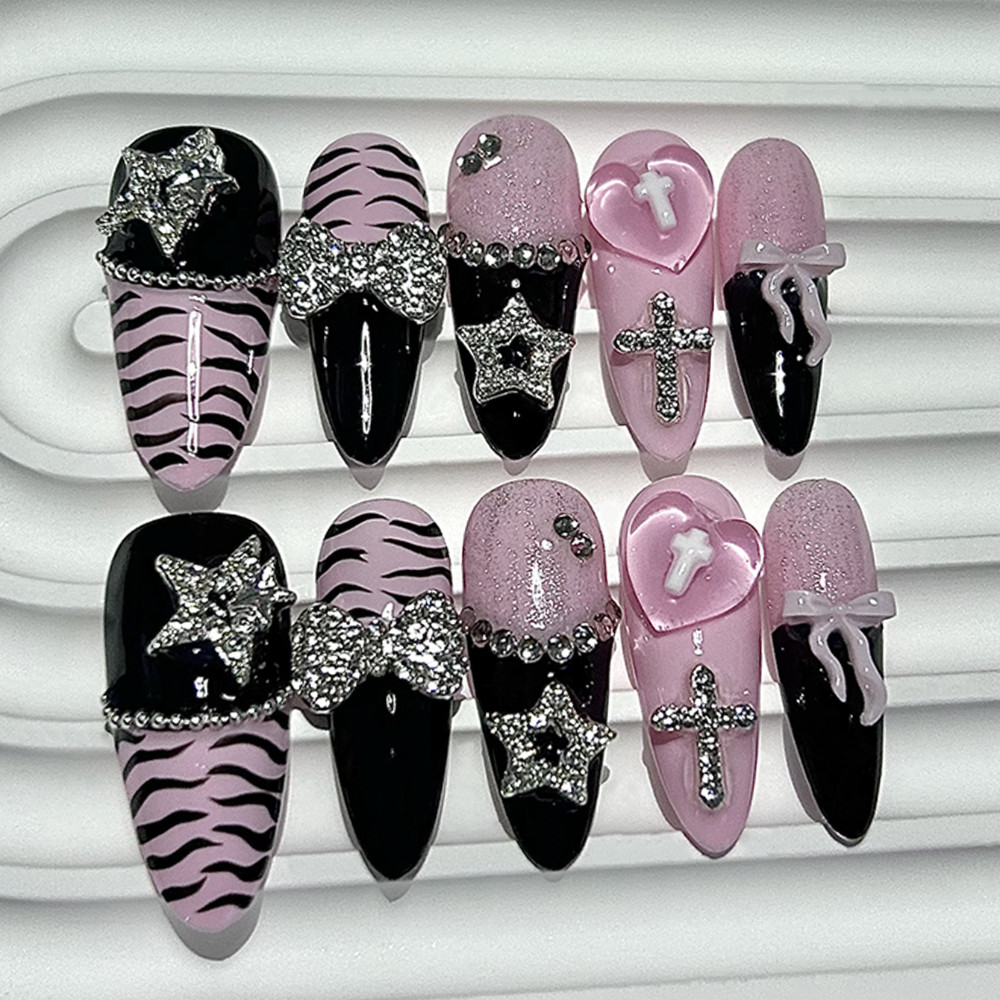 Y2K Baddie Gyaru สีดําสีชมพูยาวเคล็ดลับฝรั่งเศสกดบนเล็บหวาน Cool Dark Jirai เล็บ 3D Bow Star Cross Love Zebra พิมพ์ Yami Kawaii น่ารักเล็บปลอม