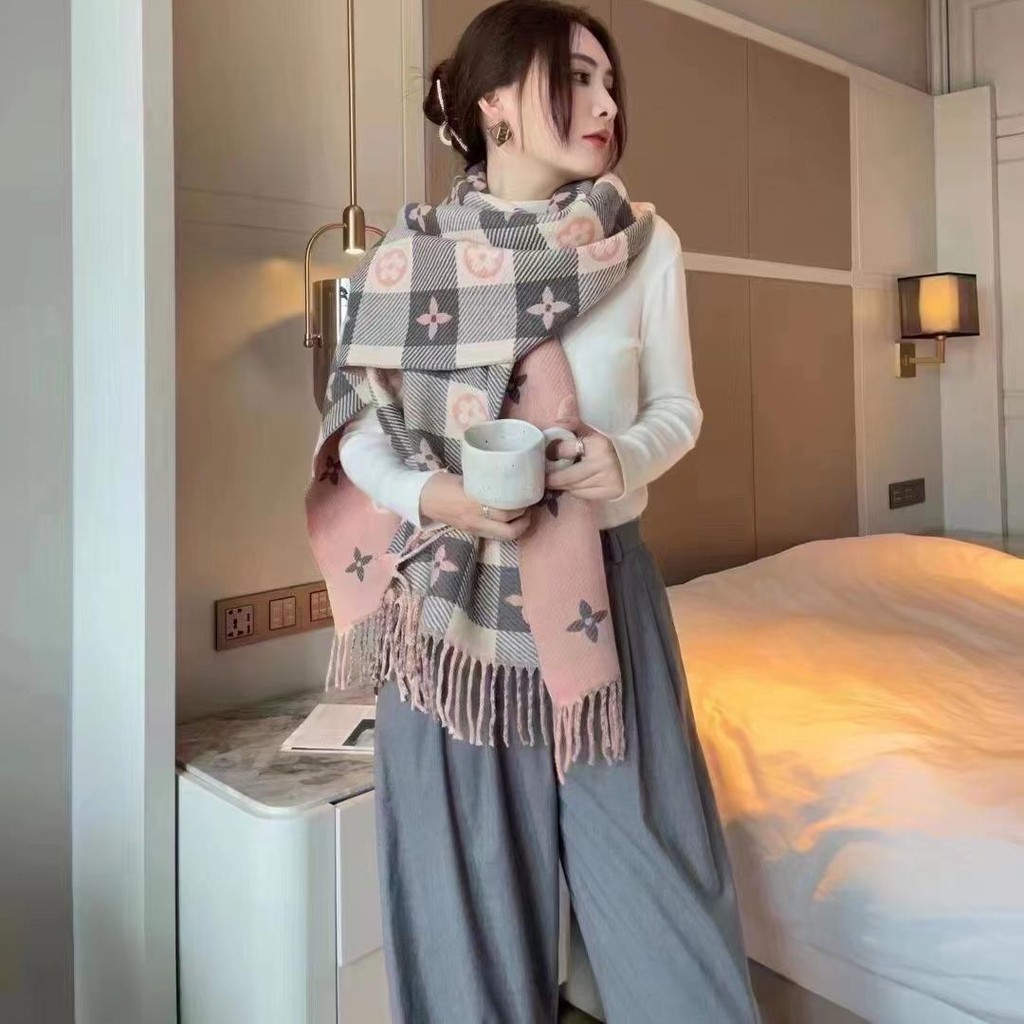 Fgf [2284คอลเลกชันคน] 2024 สไตล์ใหม่ความรู้สึกระดับไฮเอนด์ผ้าพันคอสุภาพสตรีฤดูหนาวคอป้องกันเย็นรักตร