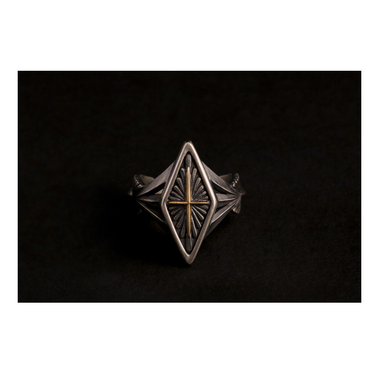 แหวนเพชรทรงเปิดสำหรับชาย แบบพังค์ครอส สวมได้ทุกวัน - รูปที่ 6